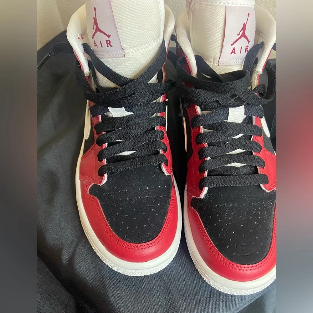 Jordan 1-Red/Blk/Wht - Picture 4 of 7